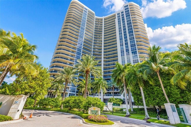 L'Hermitage Condominiums unit 1205, Fort Lauderdale, FL 33308 - photo 2