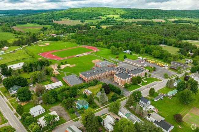 Deruyter Elementary School and the High School are on the same campus.