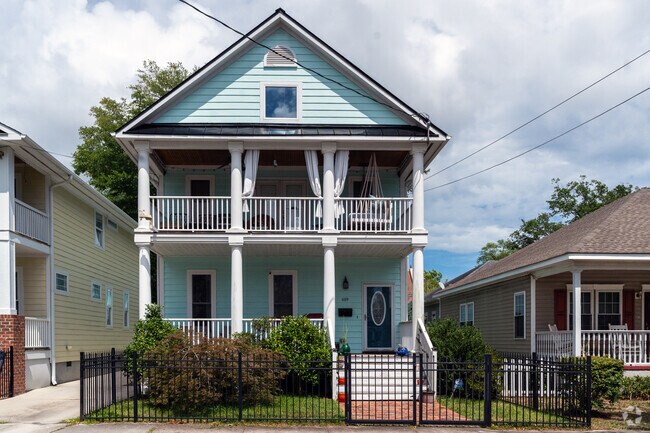 Charleston-inspired houses can be found in Dry Pond South Side.