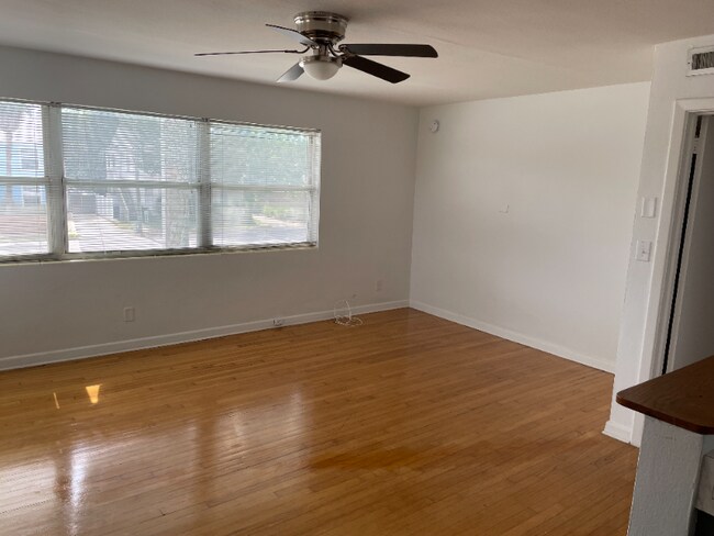 301 Oleander St unit 303 Oleander Street, Neptune Beach, FL 32266 - photo 2