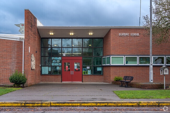 Olympic East Elementary in Longview maintains a 17:1 student-teacher ratio.