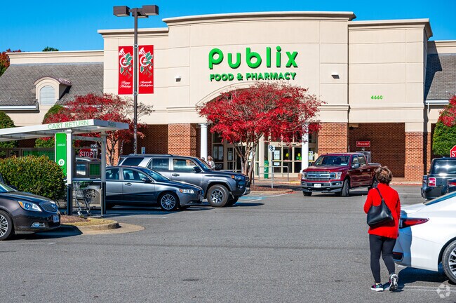 Publix is the Centerville neighborhood's natural and organic grocery store.