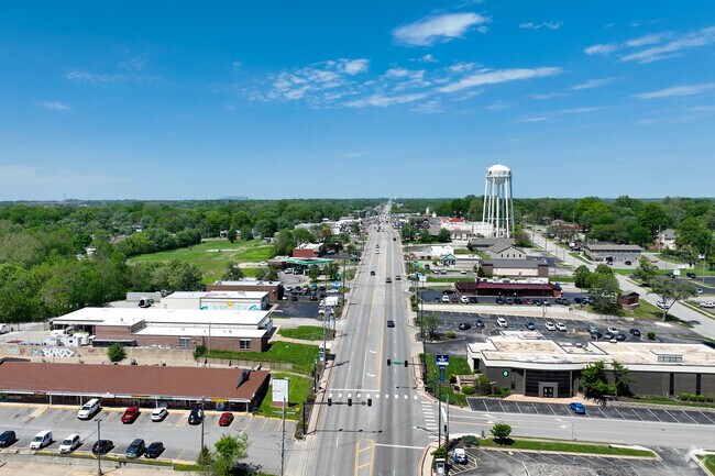 North Oak Trafficway is a hub for restaurants and shopping for the Clayton neighborhood.