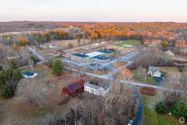 East Kingston Elementary provides a well-rounded education and promotes academic excellence.
