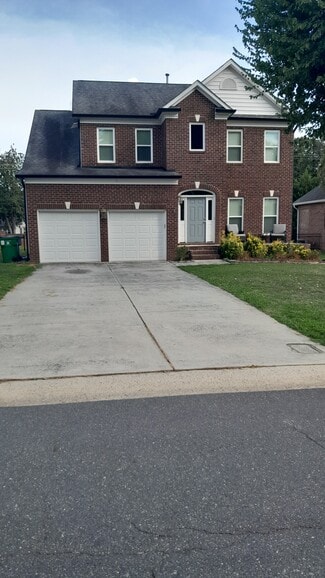 1206 Mendenhall Ct, Charlotte, NC 28211