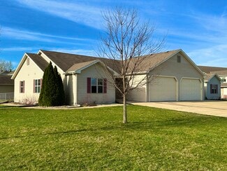 N7721 Vicksburg Way Unit N7723 Vicksburg Way, Oconomowoc, WI 53066