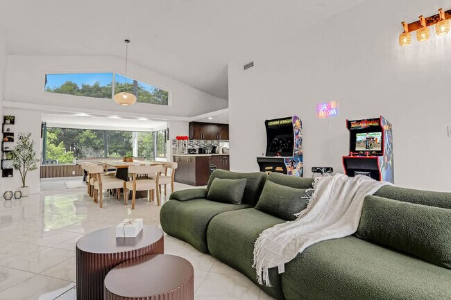 20140 NE 25th Ct unit ID1372364P, Miami, FL 33180 - photo 4