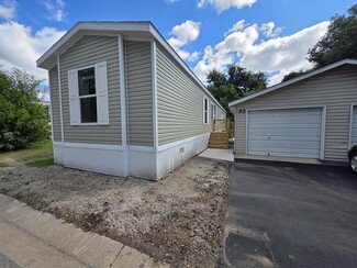 92 Thomas Ln, Chaska, MN 55318