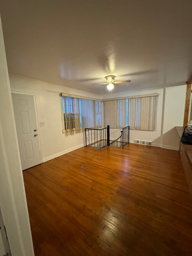 1071 van Velsen St unit 3 downstairs, Schenectady, NY 12303 - photo 6