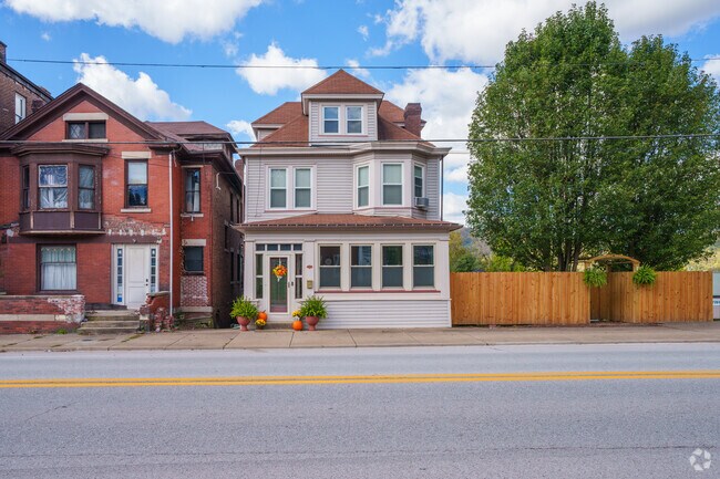Traditional homes are a newer and common style in North Wheeling.