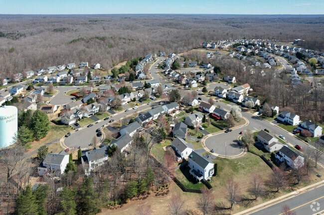 Subdivisions Homes have cul-de-sacs in Bloom Crossing Manassas Park, VA.