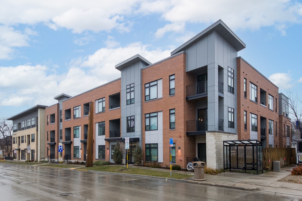 1121 S Park St unit 310, Madison, WI 53715 - photo 1