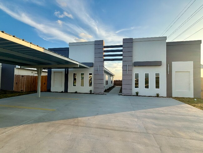 3012 West Dr unit 2, Edinburg, TX 78541 - photo 3