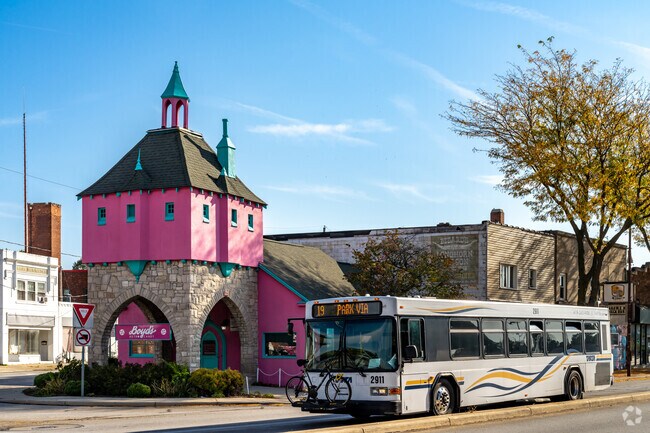 Residents of Five Points enjoy easy access to public transportation.