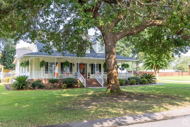 Modern style homes are found on the lots surrounding the golf course in Lakewood.