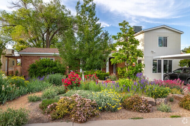 Some homes in Pueblo Alto have some colorful and draught tolerant flower garden.
