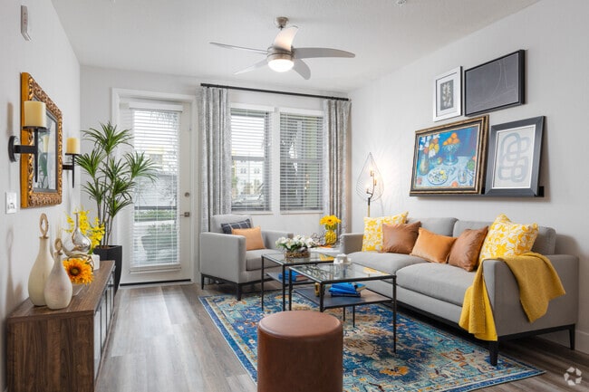 1BR, 1BA - 857SF - Living Room