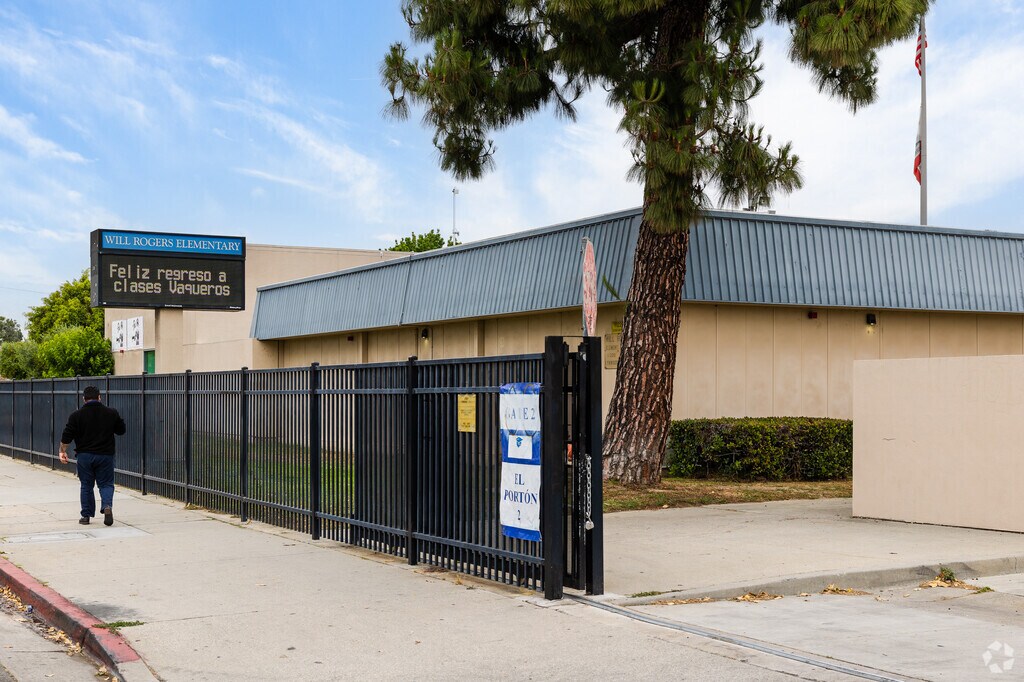 Will Rogers Elementary School serves grades K-6.
