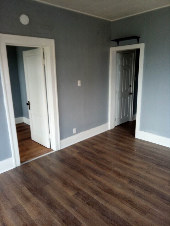 105 W Monroe Ave, Vandergrift, PA 15690