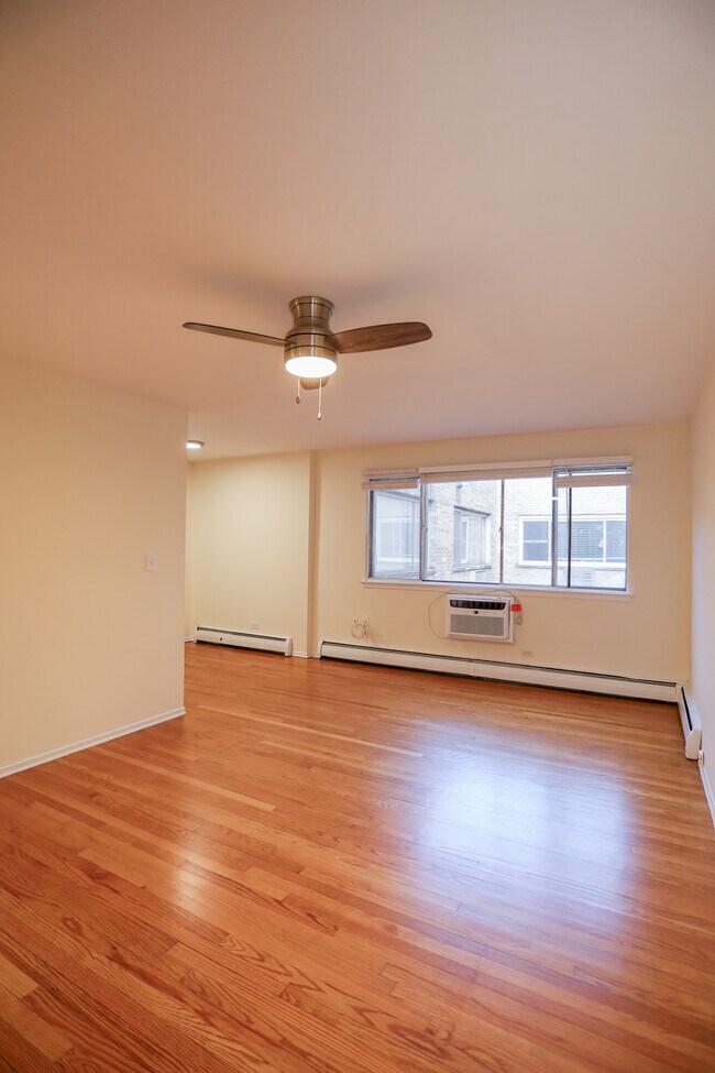 6166 N Winthrop Ave unit 301, Chicago, IL 60660 - photo 4