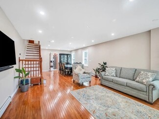 83-23 160th St, Queens, NY 11432