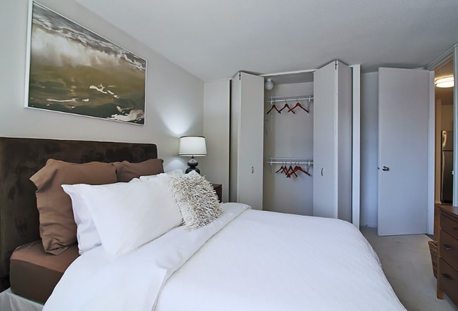 8 W Elm St, Chicago, IL 60610 - photo 5