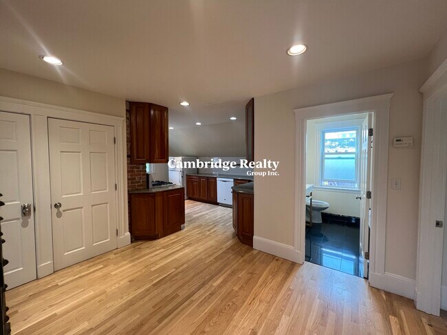 52 White St unit 3A, Somerville, MA 02144 - photo 5
