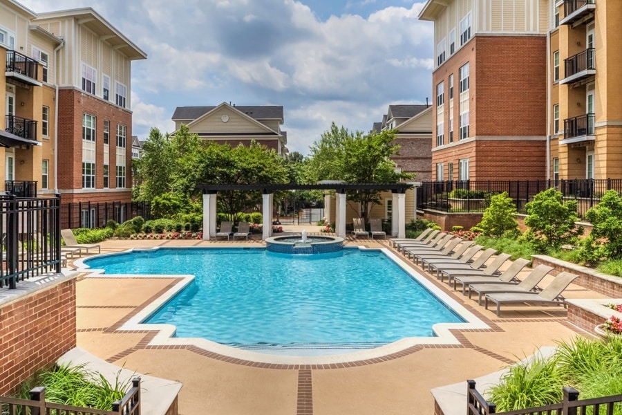 Swimming pool and fountain with expansive sundeck