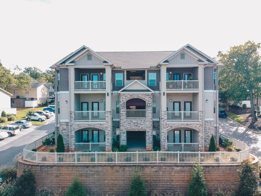Toscana Apartment Homes 2900 E North St, Greenville, SC