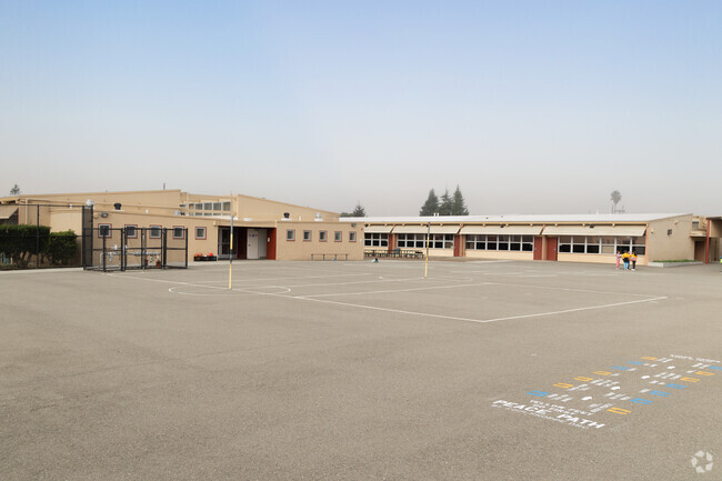 Bay Elementary School serves students K-5 with a student-teacher ratio of 20 to 1.