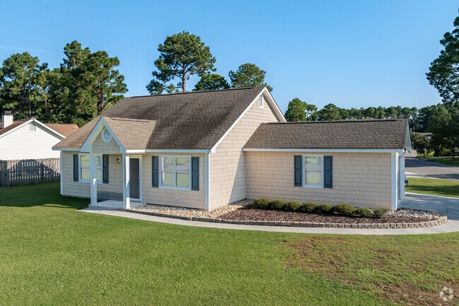 Coastal Cottage style homes are among the most common in Murraysville.