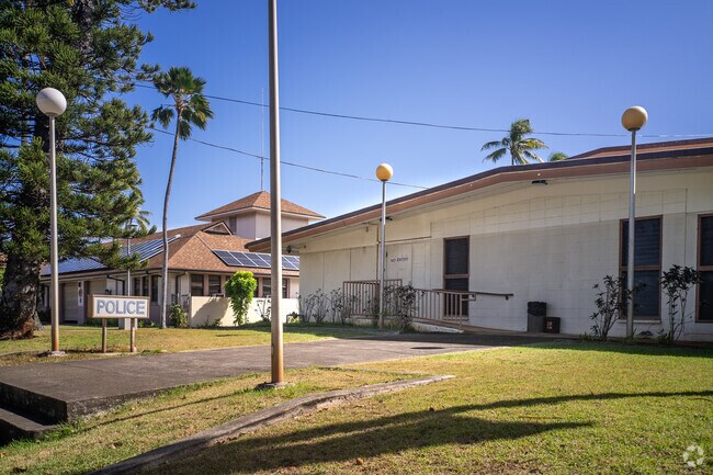 The police department is located off Kailua Rd in the heart of town.