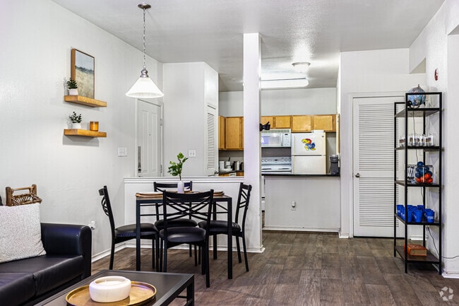 4BR, 4BA - 1481SF - Dining room