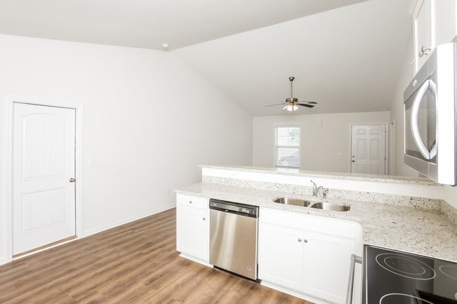 475 Conifer St, Sumter, SC 29154 - photo 7