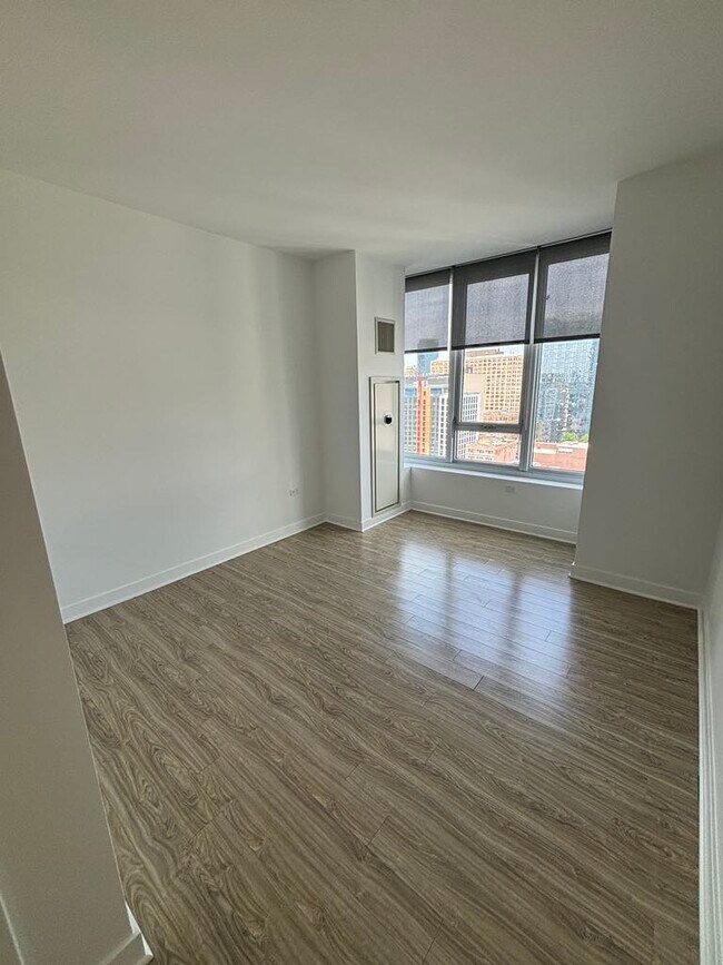 Wells Street Tower unit 2406, Chicago, IL 60607 - photo 7
