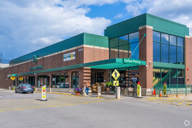 Lunds and Byerlys is a local grocery chain located in Edina's 50th and France shopping area.