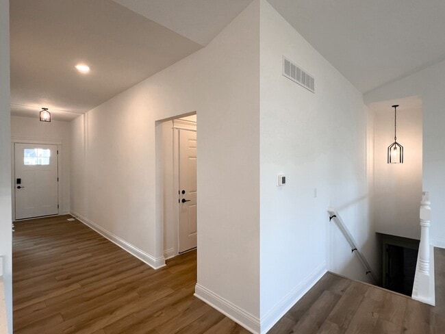 1719 5th St, Eldridge, IA 52748 - photo 7