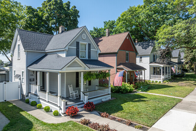 The Boardman neighborhood is home to many different types of homes.