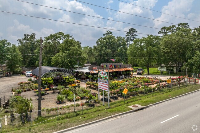 Theiss Farms Market sells seasonal produce from local farmers to Legends Ranch residents.