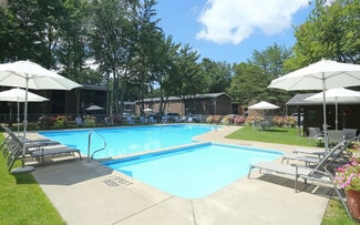 460 S Main St, North Syracuse, NY 13212