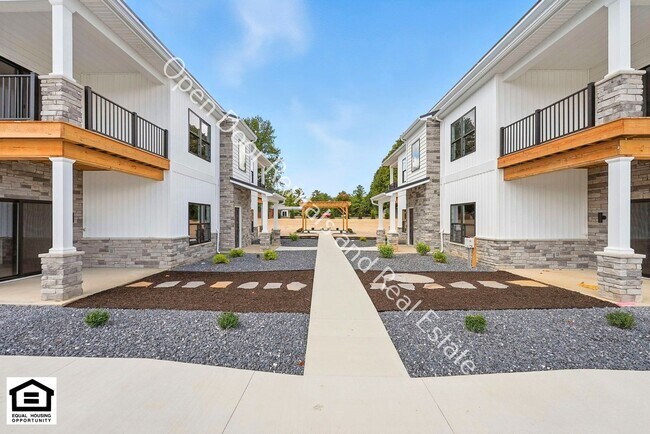 1030 S Wayne St unit 104, Angola, IN 46703 - photo 5