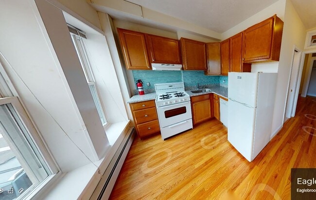 1046 Cambridge St unit 4F, Cambridge, MA 02139 - photo 3
