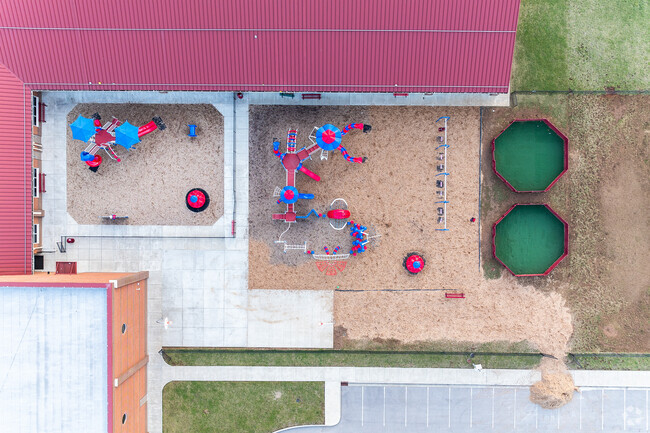 The student population of Creekside Elementary is 473 and the school serves K-5.