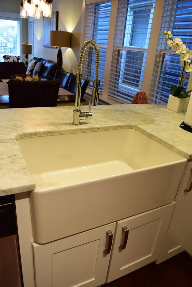 3538 N Hamilton Ave unit 1, Chicago, IL 60618 - photo 6