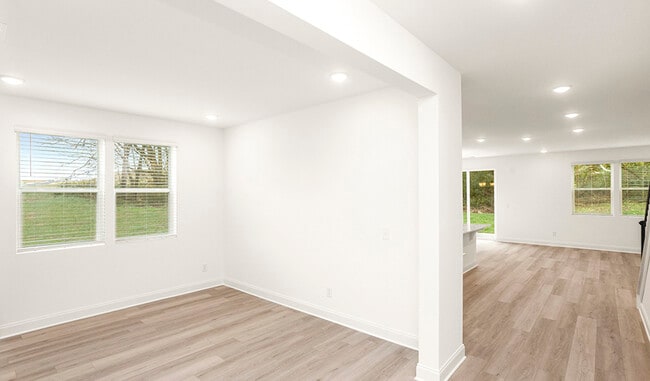 1553 Oak Springs Dr, Columbia, TN 38401 - photo 2