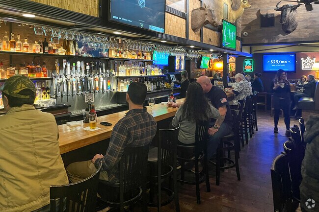 Plaza locals unwind at Eldo Gastro Pub, a favorite for drinks and dining.