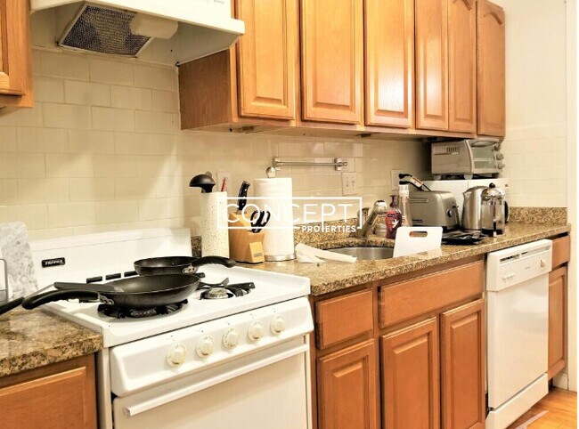 45 Bay State Rd unit 1B, Boston, MA 02215 - photo 3