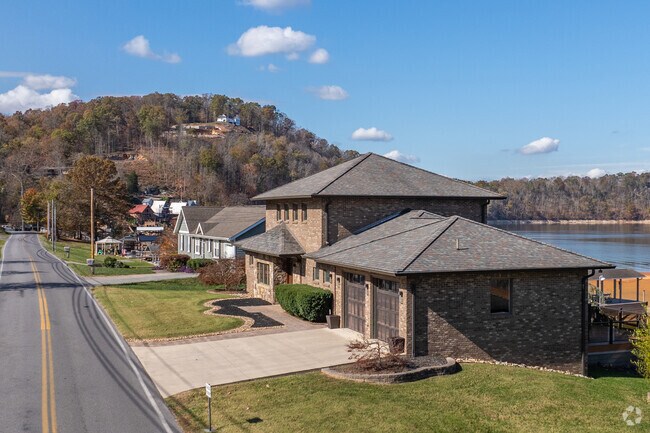 A variety of homes styles are available in Oak Grove.