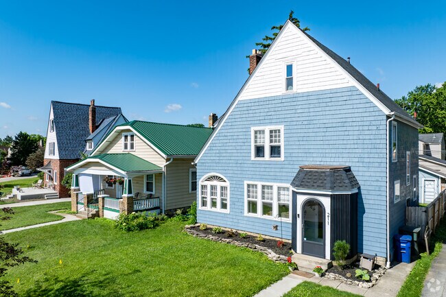 Westgate has a mix of bungalows, Tudor-style houses, American Foursquare, and Colonial Revival.