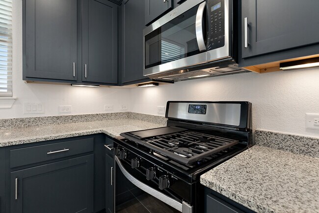 122 Dogvane Cir unit 36477769, Kyle, TX 78740 - photo 6